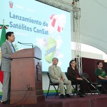 Rector del CUValles durante el lanzamiento de satélites